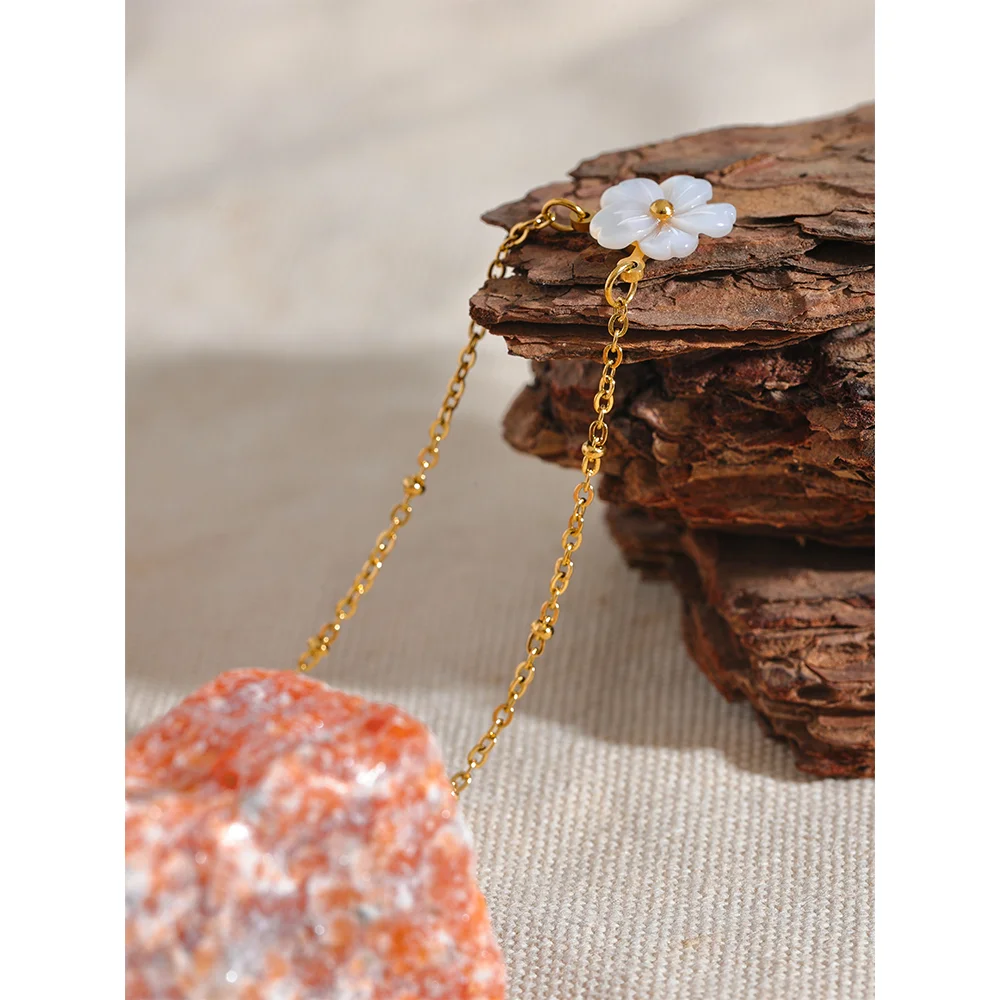 Natural Shel Flower Pendant Necklace